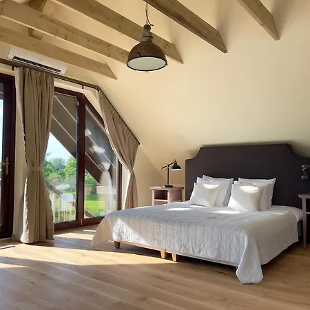Hotel Karlamuiza Country