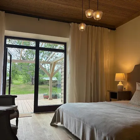 Hotel Karlamuiza Country